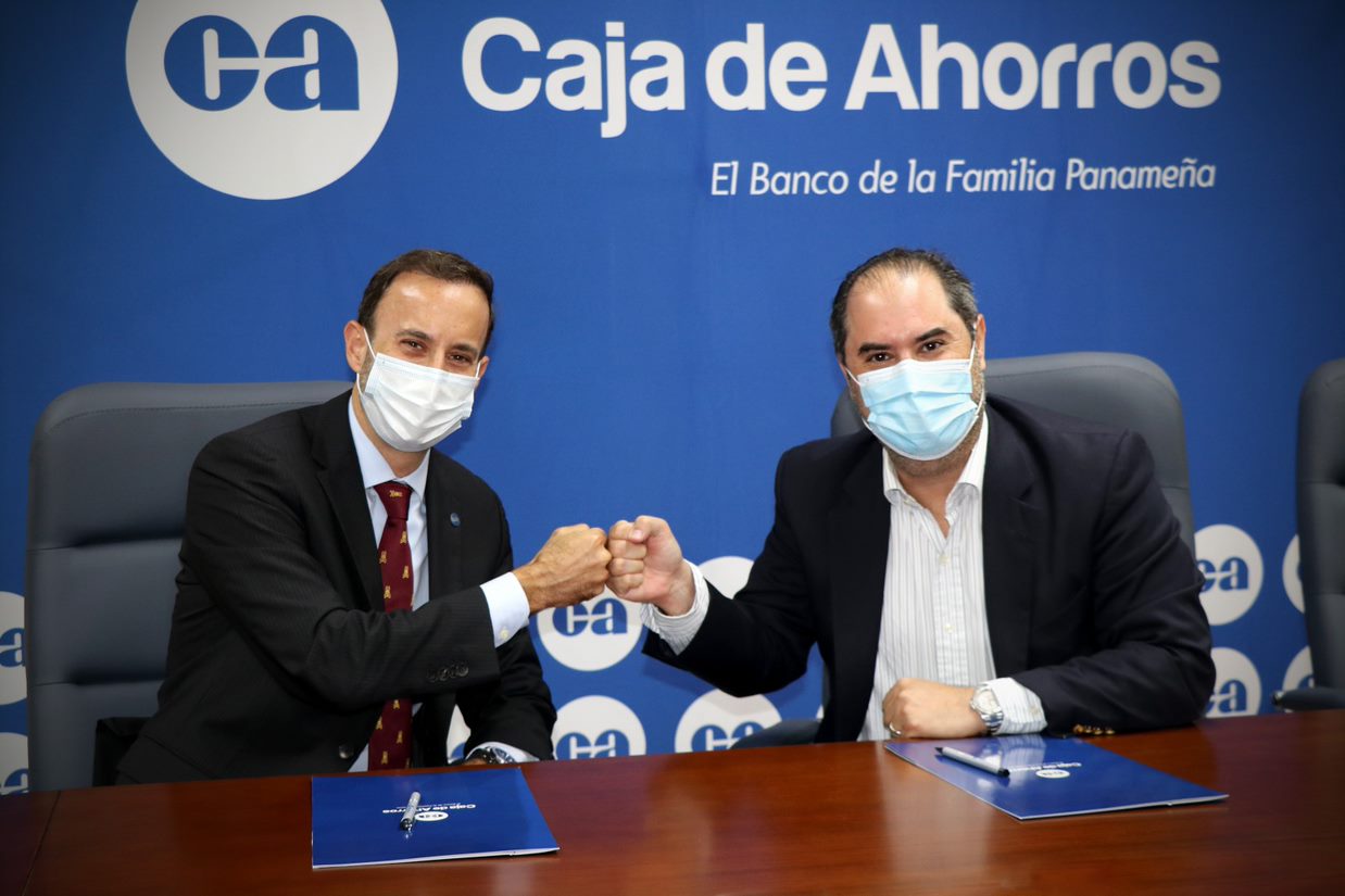 Firma de convenio de CAMTUR