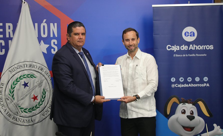 El ministro de Seguridad Pública, Juan Manuel Pino, y el gerente general de Caja de Ahorros, Juan E. Melillo