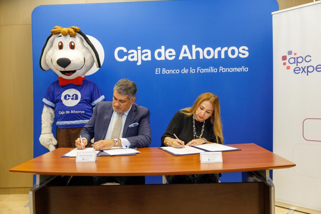 Caja de Ahorros y APC Experian firmaron acuerdo
