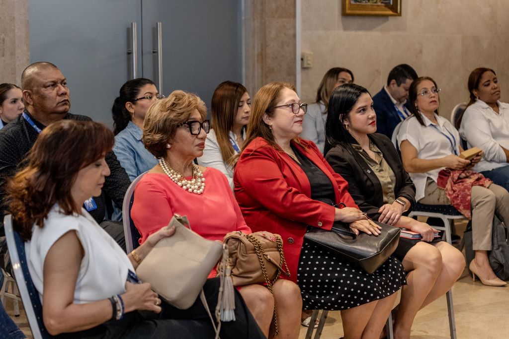 promover las mejores prácticas de gobernanza, ética y sostenibilidad en el sector bancario