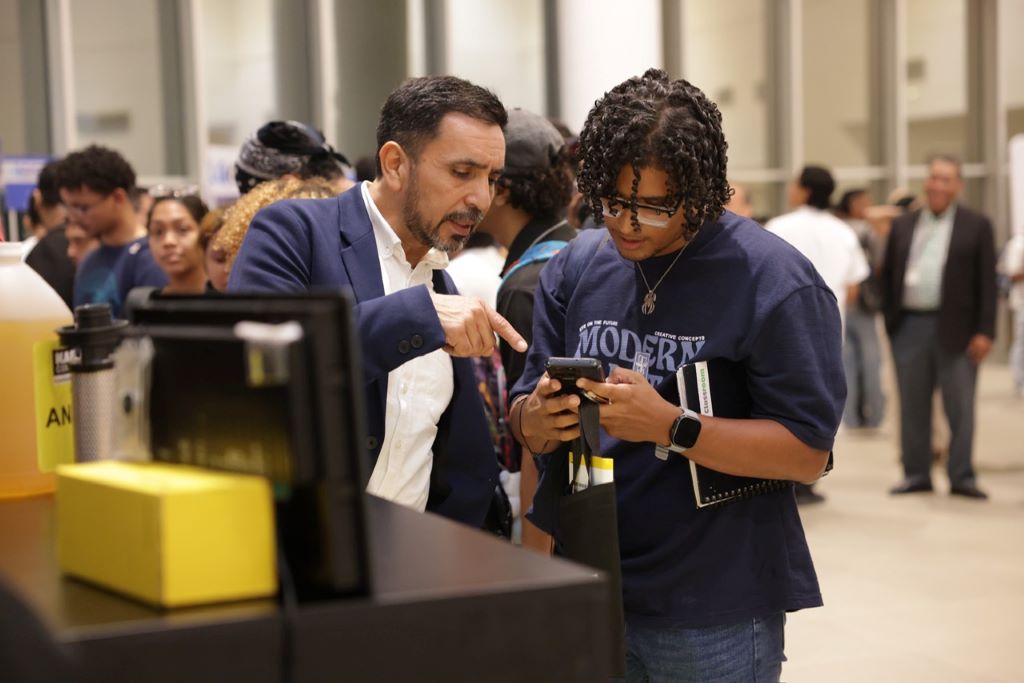 Hackathon 2026 de Caja de Ahorros será en septiembre de 2026